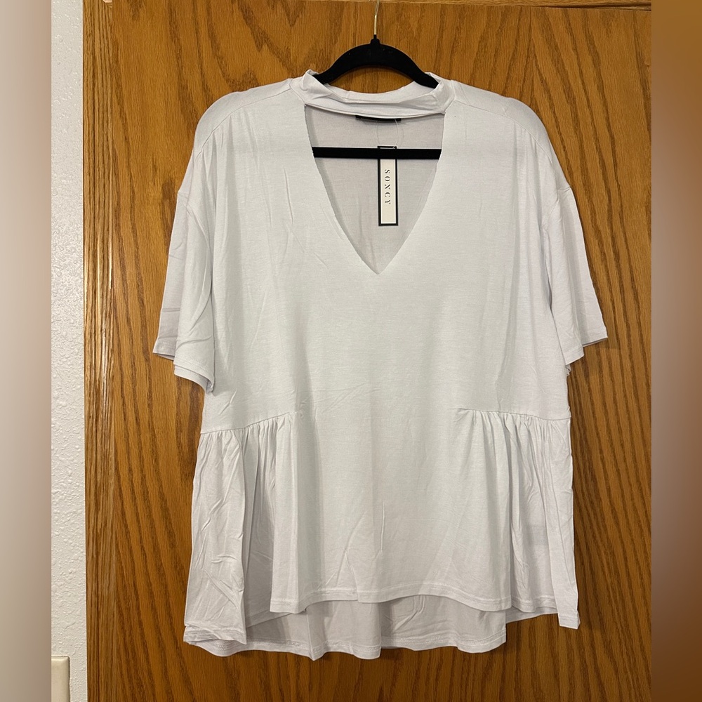 Soncy Mock Neck Cut Out Front Tee - NWT - Size 0 (XL) White V-Neck Women's Top